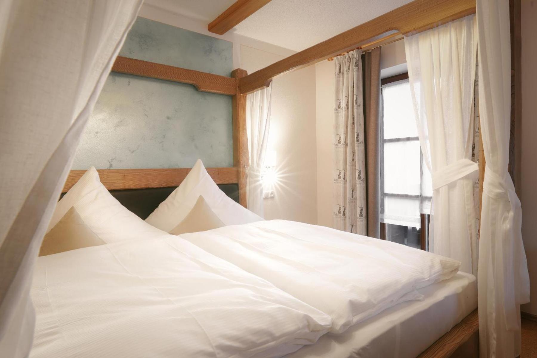 Hotel Hirschenstein Achslach Екстериор снимка