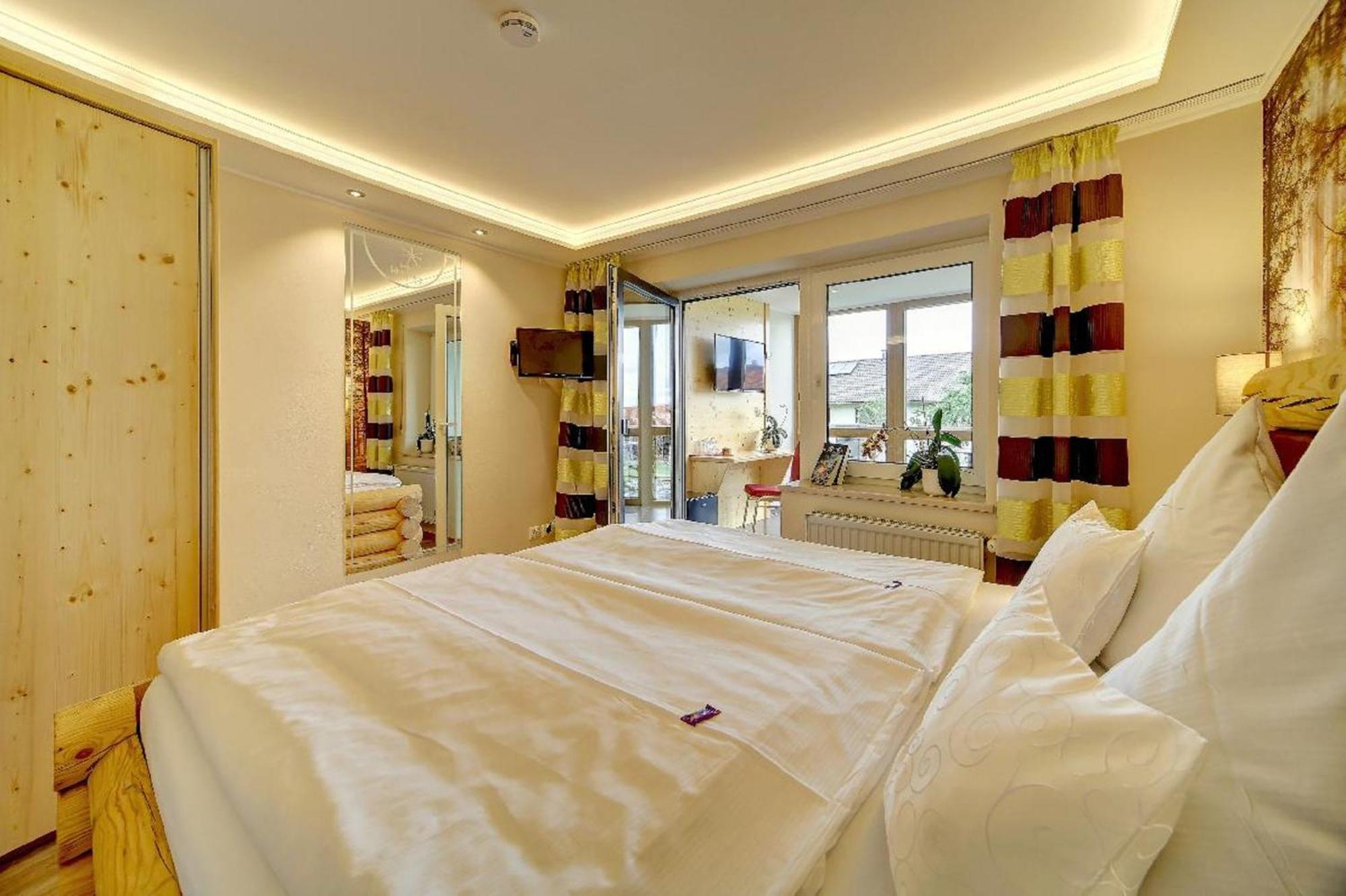 Hotel Hirschenstein Achslach Екстериор снимка